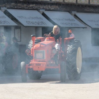 BeatrizGalindo's profile picture. El conocimiento llega con ojos siempre abiertos y manos trabajadoras; y no existe conocimiento que no sea poder. (Ralph Waldo Emerson).