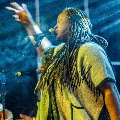 #Rappeuse #Chanteuse de #LaRéunion #Rap #RapFéminin #Artiste #HipHop #Rapfrançais