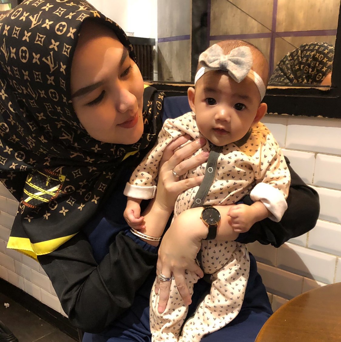 sitismikq's profile picture. 10-JAN-1994