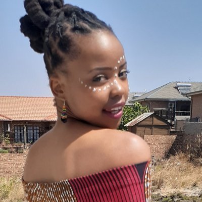 Kayfelo_Moks's profile picture. 2000 look alike| asihlekeni kubemnandi guyz💃🏽 | music lover 🔊| Foodie🌮| Mechanical Engineer👩🏽‍🎓 |IG: kay_moks