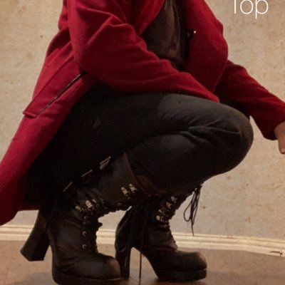 wraygray's profile picture. I break things for a living, I break people for fun • Photographer • Service Top • Caregiver • he/him • 18+ • Three queer demons in a trench coat.