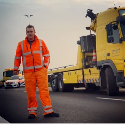 de grote tinustakelspektakelsshow lichte/zware Berger bij hoogwout berging. manschap A brandweer Amstelveen. een gezonde dosis humor met een vleugje sarcasme
