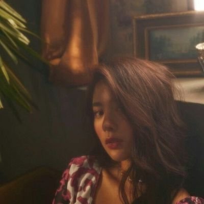 kan_apalagi's profile picture. kita tak akan pernah satu
engkau disana aku disini
meski hatiku
memilihmu.
yg bacanya sambil nyanyi, fix kangen mantan.