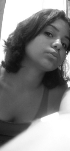 lariflorzinha12's profile picture. ooi.