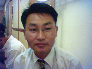 삶에 노력하는 사람...
사랑하고 노력하는 사람...
내 사람들에게 좋은 모습 보여주고 싶은사람..
한 사람에 남편..두아들의 아빠..한 가정에 가장..
그리고 아직도 사는 곳에 익숙치않은 용인사람..ㅋㅋㅋ