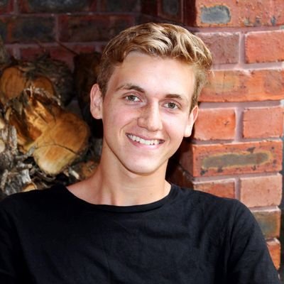 I speak 4 languages fluently 🇦🇺🇫🇷🇪🇸🇨🇳 and I'd love to help you to learn languages too ⤵️