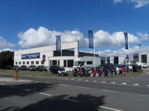 autocorner rosmalen & tomoscorner rosmalen onder 1 dak ! samen sterk om u mobiel te houden .
