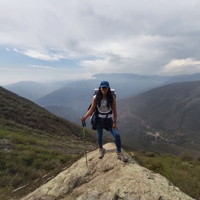 Egresada de UNMSM 🎓
Profesora de educación física 🏃🏻‍♀️
Entrenadora y jugadora de basket 🏀
Amante del trekking y mi bici 🚵🏽‍♀️