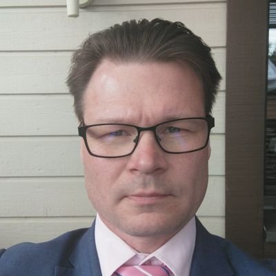Tiimioppimisesta ja tiimijohtamisesta innostunut perusopetuksen alueellinen toimija. Valmennuksissa ja yhdessä ajattelussa on voimaa. @lahtipop
