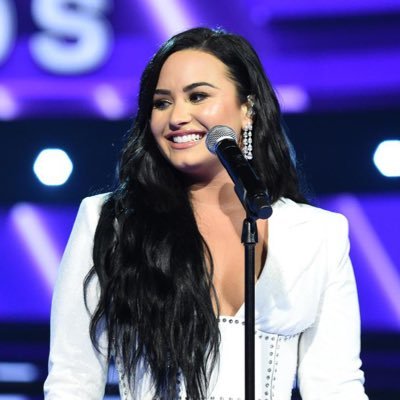 @ddlovato & @kelly_clarkson the two people who inspire me to stay strong and be myself & don't let anyone put me down. also love Fifth Harmony and Little Mix