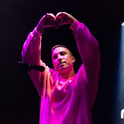 prfcmoment's profile picture. 🌊                                                                         she/her