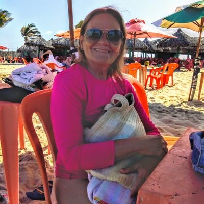 Sou guerreira, forte, amo e sou amada.Deus no comando!