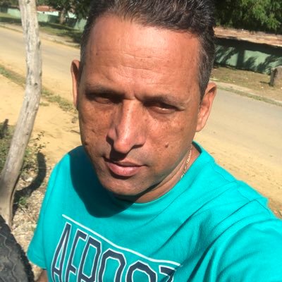 Licenciado en Informática, maestría en Marketing, pendiente de tesis, deportista y padre de tres hermosos hijos.