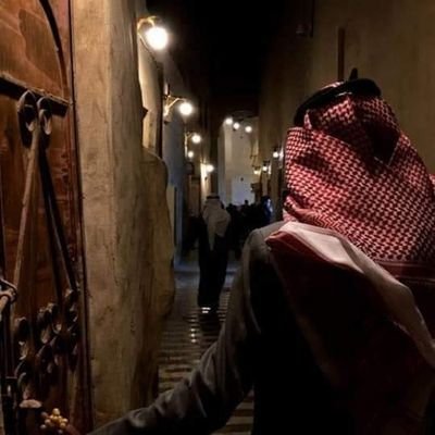 لاتشد الوعود وحبالك رخيّه
ولاتدق الصدر وضلوعِك رديّه'♥️🌿