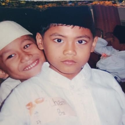 lhmkrnwn's profile picture. :)