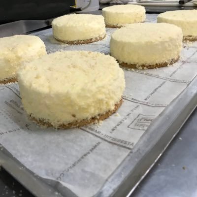 YrcrJQ7E2srF543's profile picture. 2015.2.21日に臍ヘルニアの手術の合併症で脳梗塞になり右片麻痺になりました。 機種変更のたびにアカウントが変更になってしまいました。無言申請しますがご了承下さい。一応パティシェでした！