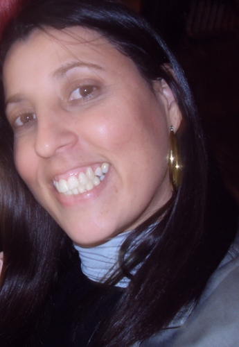 Sou alegre e gosto de aproveitar as coisas boas da vida.