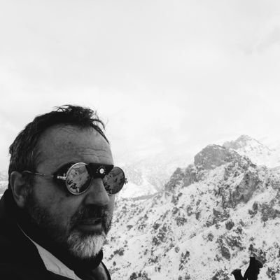 alayos61's profile picture. Buscador de Caminos en la Luz.... 

Water dog 🐾🐕🐾