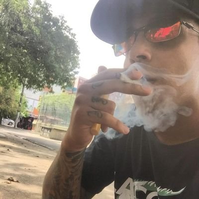 Não dou moral pra piranha, não fortaleço otário, não aperto a mão de comédia e não chamo qualquer um de amigo...!