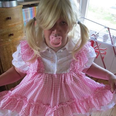 A little sissybaby from Norway. Loves diapers, dresses, humiliation, pacis

Mommy's or Mistresses who wants my money can get lost