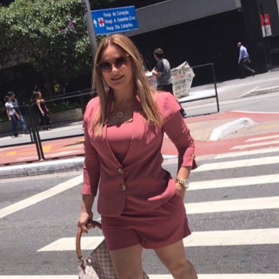 andreabbarros's profile picture. Empresária , Consultora de Imagem & Estilo