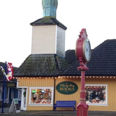 Poulsbo’s oldest independent bookstore 📚 now owned by children’s author Suzanne Selfors!