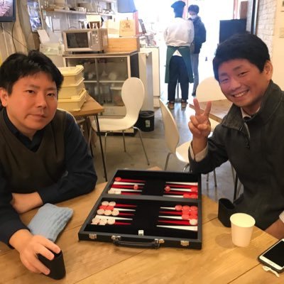 バックギャモンの会を毎月開催中! /2018年より活動! 初心者を中心にした気楽な会です。 We hold Backgammon meetings monthly in Kannai, Yokohama. Our club is casual mainly for beginners.