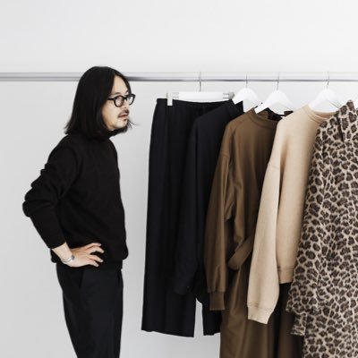 ファッションデザイナー兼YouTuber見習い
MARKAWARE / marka /cash&barba/Text デザイナー 。世界を旅して原料探しからスタートする洋服作りをしております。
https://t.co/Km0oon0xnG