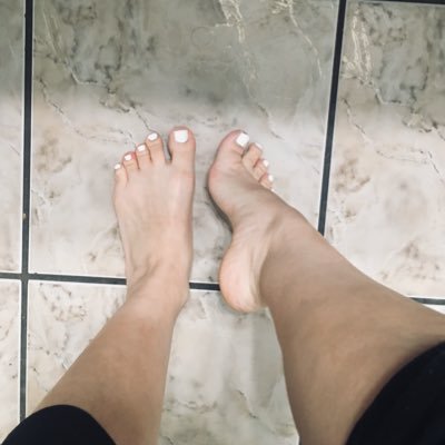 Sellings feet pics/vids 👣, DM for prices and info ✨ Cashapp & Venmo: $Selflovin3 💸