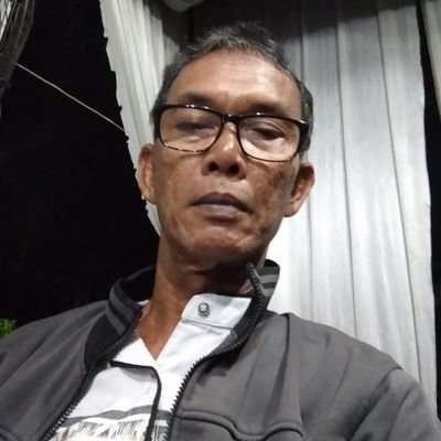 Wira usaha apa saja dan sudah lama berhenti merokok.