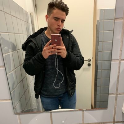 adrianugas10's profile picture. 