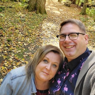 GeeseyDaryl's profile picture. The colors of my life, are bountiful and bold;
The purple glow of indigo, the gleam of green and gold.