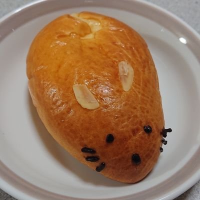ほぼつぶやきません。いろいろやる気無し。食欲・物欲のかたまり。食欲に負けないように頑張ります。物欲も気を付けます。
それから、いつも眠いです。睡眠欲にも負けないように規則正しい生活を目指します。