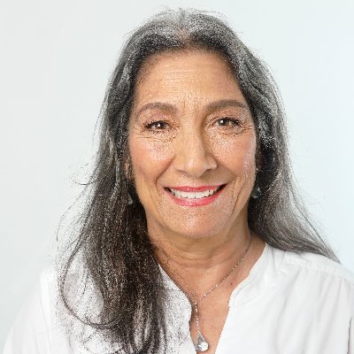 Filósofa. Profesora. Feminista. Mamá de dos millennials. Felizmente casada.