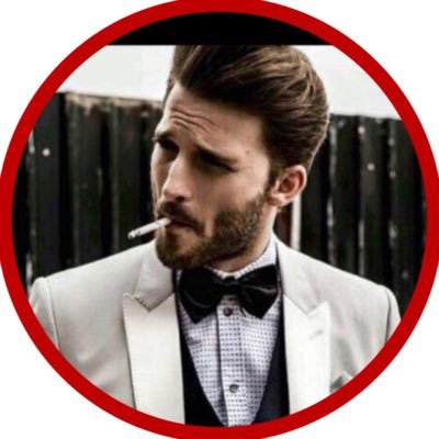 شآعر يگره آلظهور آلإعلآمي ، ويرىٰ بأن آلمتعة آلحقيقية بِ عدم إظهآر إسمھ ، في وقت يتزآحم به آلجميع علىٰ آلشهرة'♡ ,!.. #
