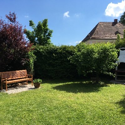 t_schlitzer's profile picture. 南ドイツ田舎町暮らし。3人子育て中。日々の記録。地域の市民学校（VHS）でドイツ人中高生に日本語教えたり、消費者教育や排泄コミュニケーションなど育児講座してます。