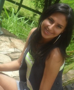 Arrisque as atitudes,viva os momentos, aproveite as oportunidades, esqueça os erros e apenas seja Feliz !