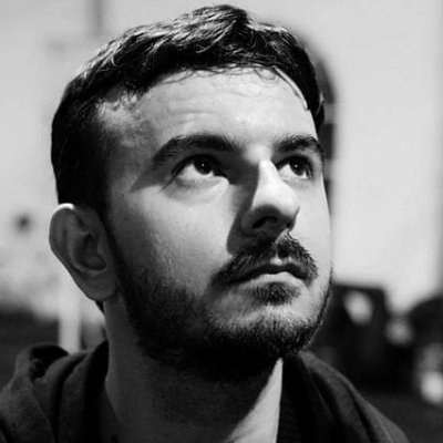 Journalist, SEO copywriter, poet. Passionate about progressive rock, sports, art movies, actual literature, podcasts & AI. Concerned about global warming.