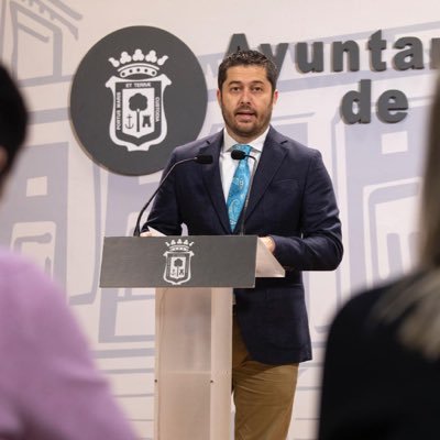 Educador Social. Portavoz del PSOE en el @AytoHuelva y S. Organización de @PSOEHuelvaCap y S. adjunto de Organización del @psoedehuelva