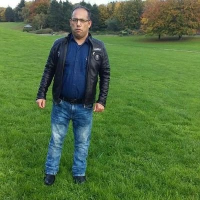 مذهب من انسان و انسانیت بدون نژاد رنگ پوست ماهمه در کنار هم زندگی میکنیم