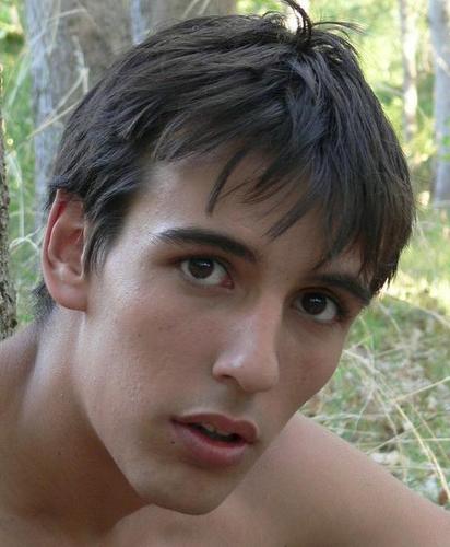 Eu Pietro? Cara simples que ama, admira e considera quando as pessoas são da mesma forma comigo.