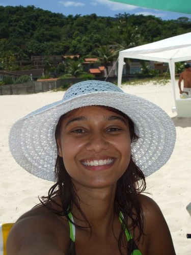 Curiosa, estudante de enfermagem, viciada em chocolate, net, E.R e CSI entrando na onda do twitter.
