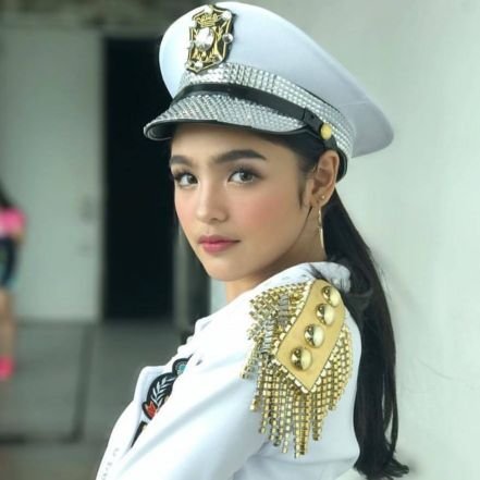 ANDREA BRILLANTES
(Blythe) our
Sunflower 🌻👑