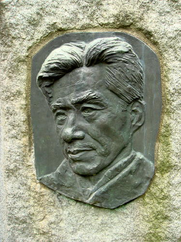 kim_sooyung_bot's profile picture. 김수영(金洙暎) 1921.11.27 ~ 1968.6.16. 시는 나의 닻[錨]이다. // 김수영 시인의 시와 산문을 트위터 세계에 적어두고 있습니다. 봇에 대한 문의는 @Kadonnut 이나 @sulbul 에게 해주세요.