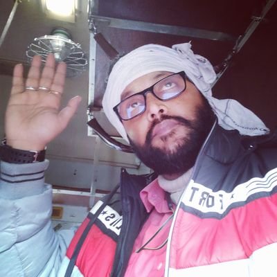 समर शेष है अभी मनुज भक्षी हुंकार रहे हैं................................
गांधी का पी रक्त जवाहर पर फुँफकार रहे हैं....
(राष्ट्रकवि रामधारी सिंह दिनकर)