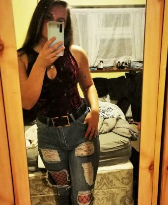 hevharv's profile picture. don't touch my knees