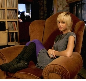 LetTheRavenFly's profile picture. If there's one useful thing Death Eater training has taught me, it's motor skills. No sense being insecure; I've done far worse to people than talk to them.