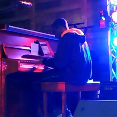 🎶 soundtrack Composer artist 🔥 | commissions › https://t.co/kePRUsrbjp | irl account › @s_Adrian1234
contact via yuusenmusic@gmail.com