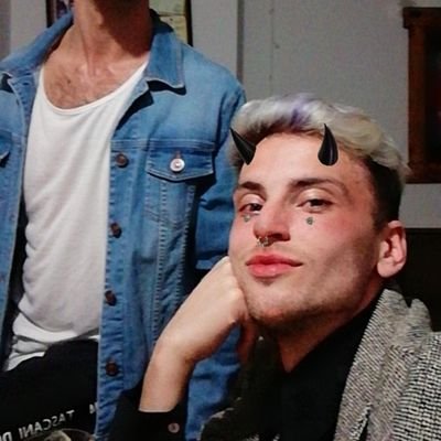 Johnpgalth's profile picture. Abrazoterapeuta 🇦🇷
Diseñador Industrial 💡👨🏼‍🏭👨🏼‍💻📐📏🖊️
#MateAdicta
Eurovision Fan 🎙
👻: yampack