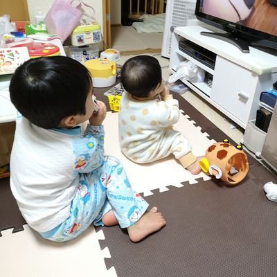 函館生まれ、高校卒業後専門学校に通うため札幌で暮らし、その後東京に行き、沖縄に飛び、函館に帰ってきて何故か鹿部町民になり早8年！可愛い子供二人に囲まれ、楽しく鹿部で過ごしておりますwww
2022年をもってホタテ業を卒業！定置網の親方になり、次は魚！まだまだ海ととの戦い！負けません！お魚さんたちー！鹿部で待ってるよ〜♡